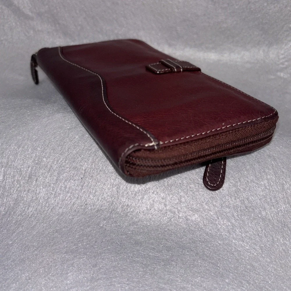 TIGNANELLO Two Tone Burgundy Leather Zip Around Wallet  Card Slots Key Ring EUC